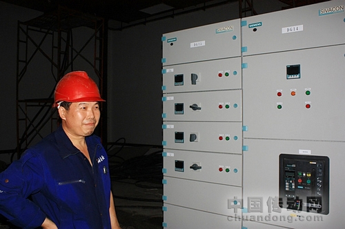 中國傳動網(wǎng)：配合西門子低壓電器柜安裝的湘安公司負(fù)責(zé)人介紹設(shè)備順利安裝