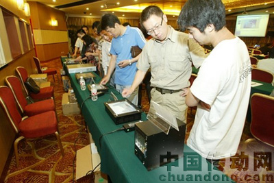 來(lái)賓對(duì)研祥產(chǎn)品非常關(guān)注