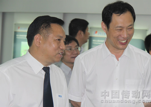 溫州大學(xué)領(lǐng)導(dǎo)來(lái)人民電器參觀考察