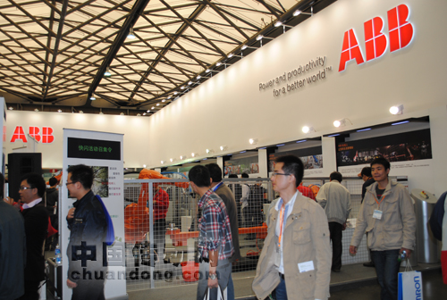 ABB: 會“擊鼓傳花”的機(jī)器人