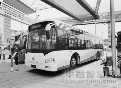 由一汽自主研發(fā)的10米清潔能源公交車，或?qū)⒃陂L春正式運營