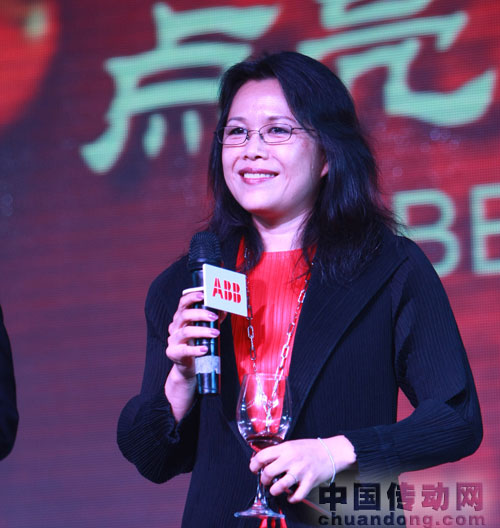 ABB低壓營(yíng)銷(xiāo)和銷(xiāo)售負(fù)責(zé)人黃靜發(fā)言