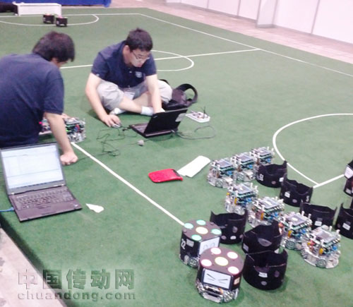 國自機(jī)器人公司帶隊(duì)參加RoboCup大賽獲小型組亞軍