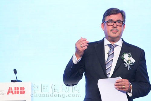 ABB集團過程自動化業(yè)務(wù)部負責(zé)人芮尼克在2012ABB自動化世界開幕式上作主旨演講