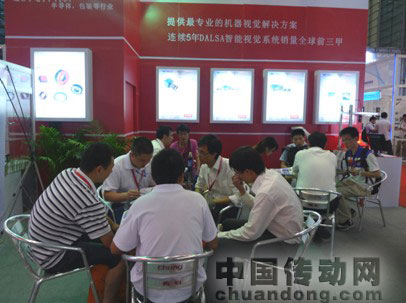 銷售人員與客戶詳細(xì)討論，幫助客戶解決實際問題