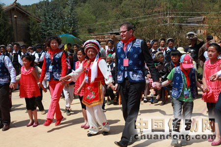 西門子工業(yè)業(yè)務(wù)領(lǐng)域與其渠道伙伴訪問(wèn)云南省鶴慶縣，調(diào)研西門子在當(dāng)?shù)卦O(shè)立的愛(ài)心助學(xué)項(xiàng)目