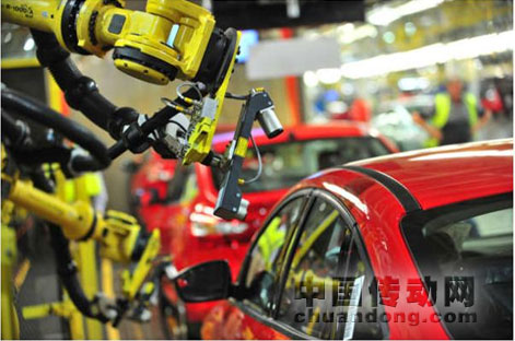 福特汽車(chē)生產(chǎn)線上FANUC機(jī)器人